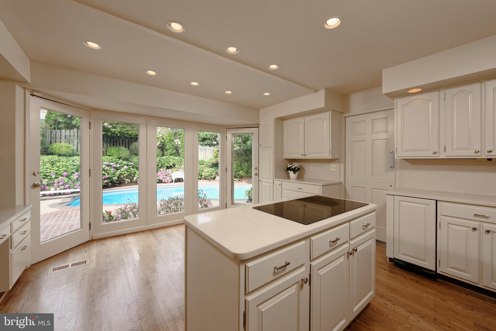 WINDSOR OAKS - Residential