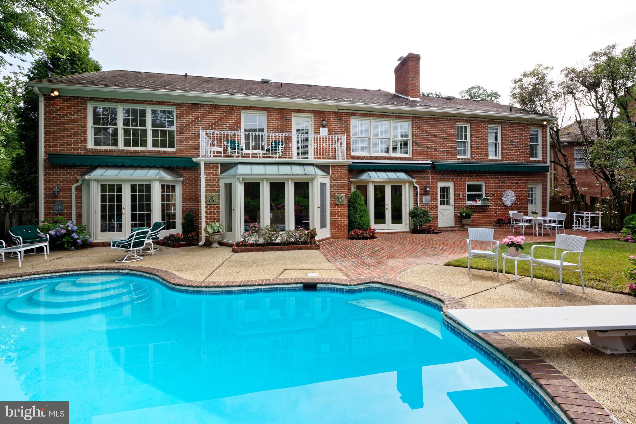 WINDSOR OAKS - Residential