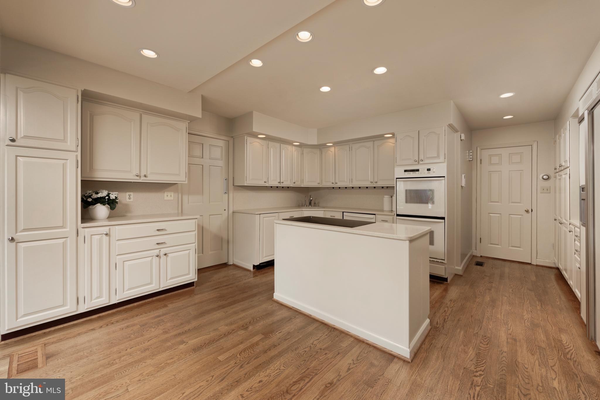 WINDSOR OAKS - Residential