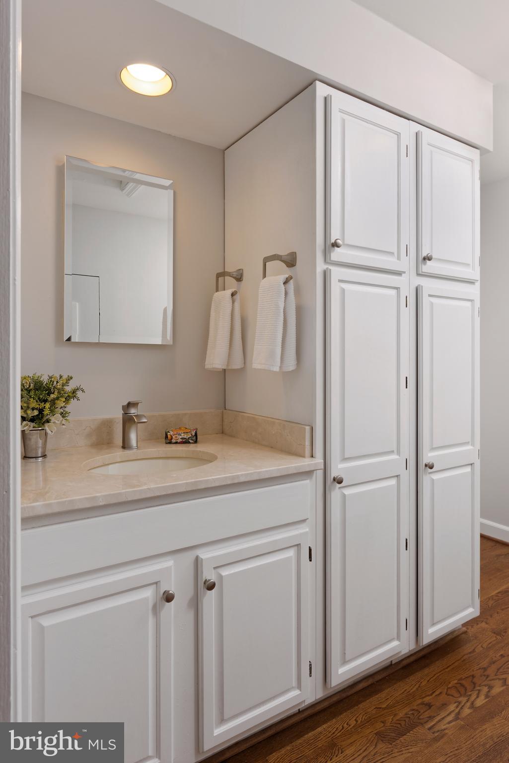 WINDSOR OAKS - Residential