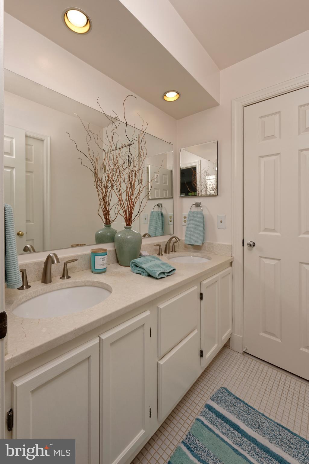 WINDSOR OAKS - Residential