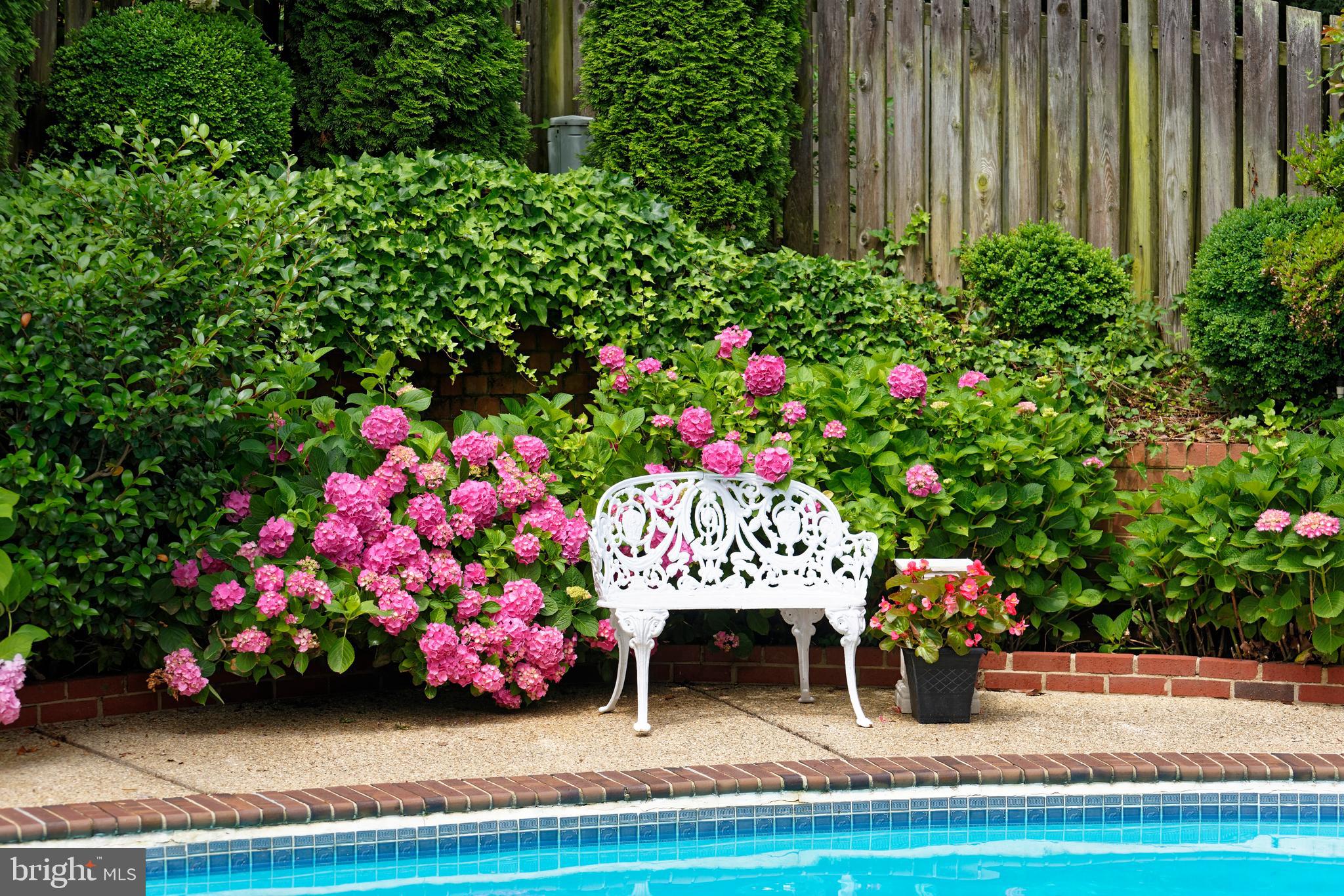 WINDSOR OAKS - Residential