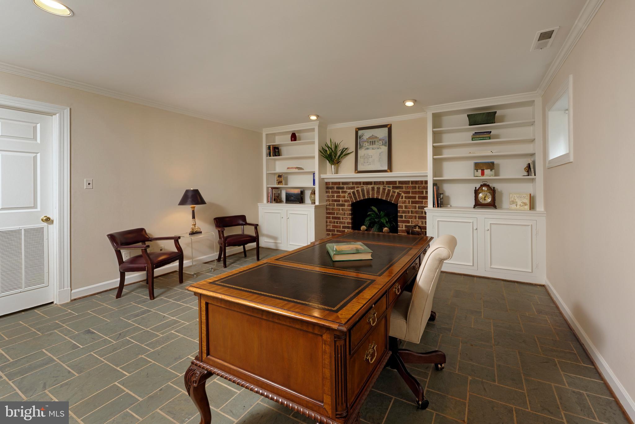 WINDSOR OAKS - Residential