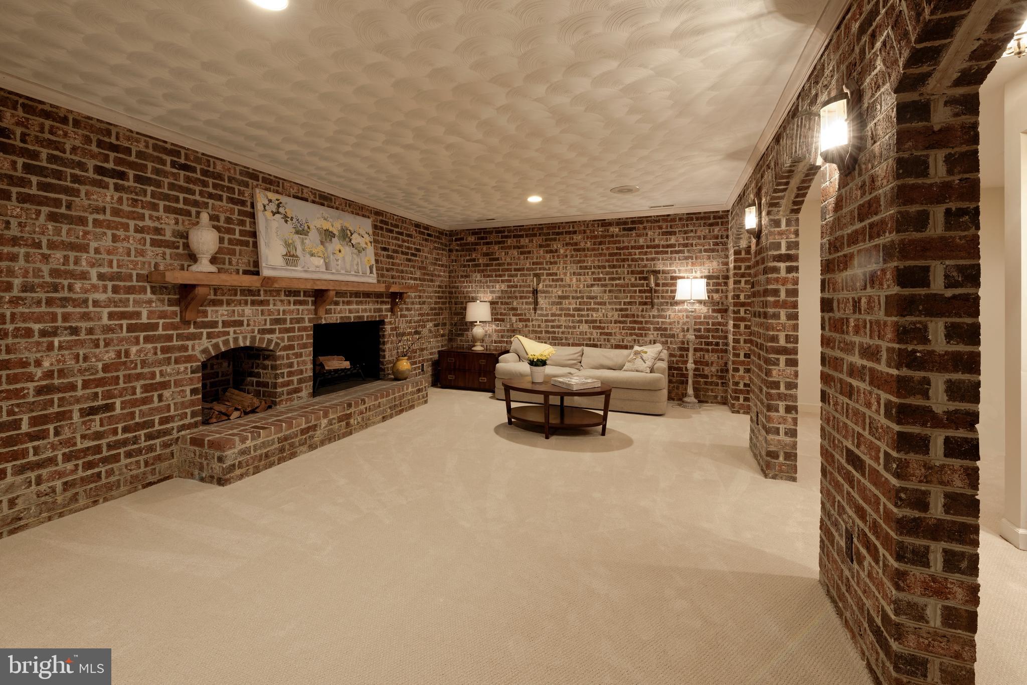 WINDSOR OAKS - Residential