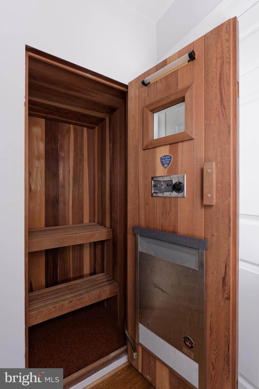 WINDSOR OAKS - Residential