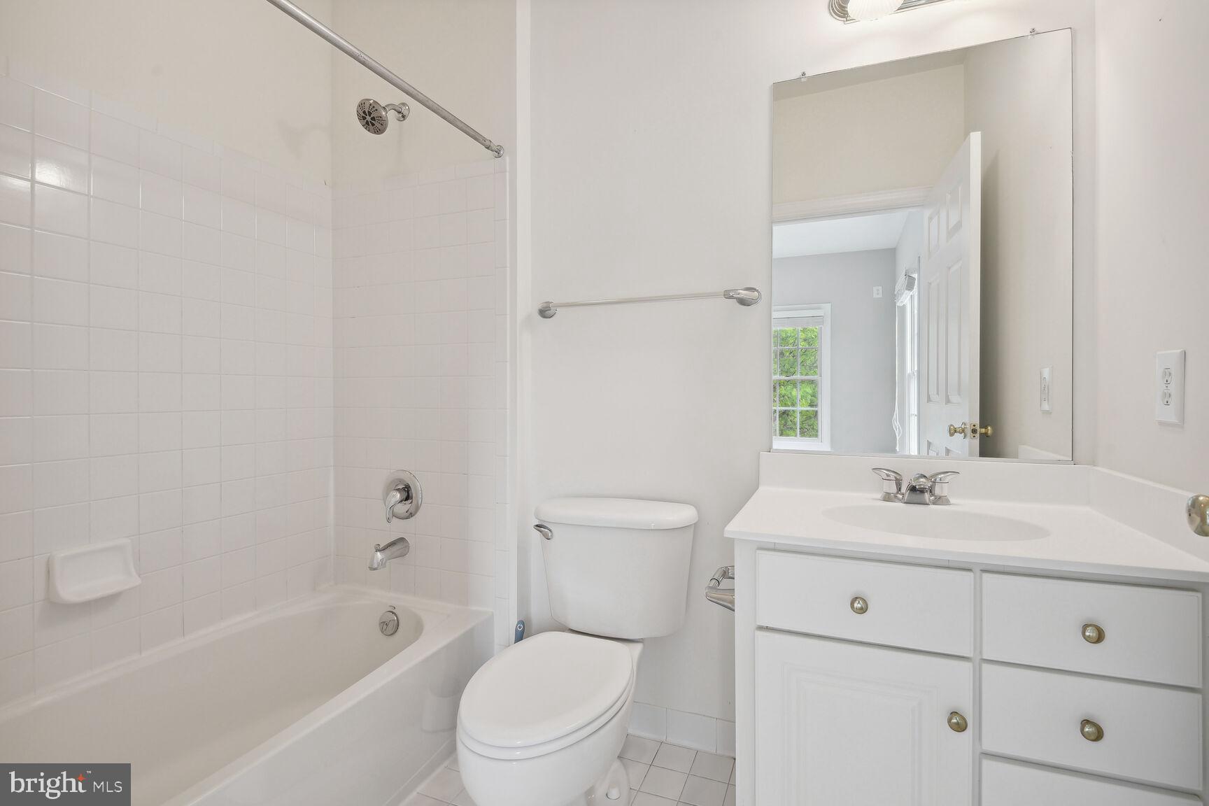 LAKELANDS - Residential Lease