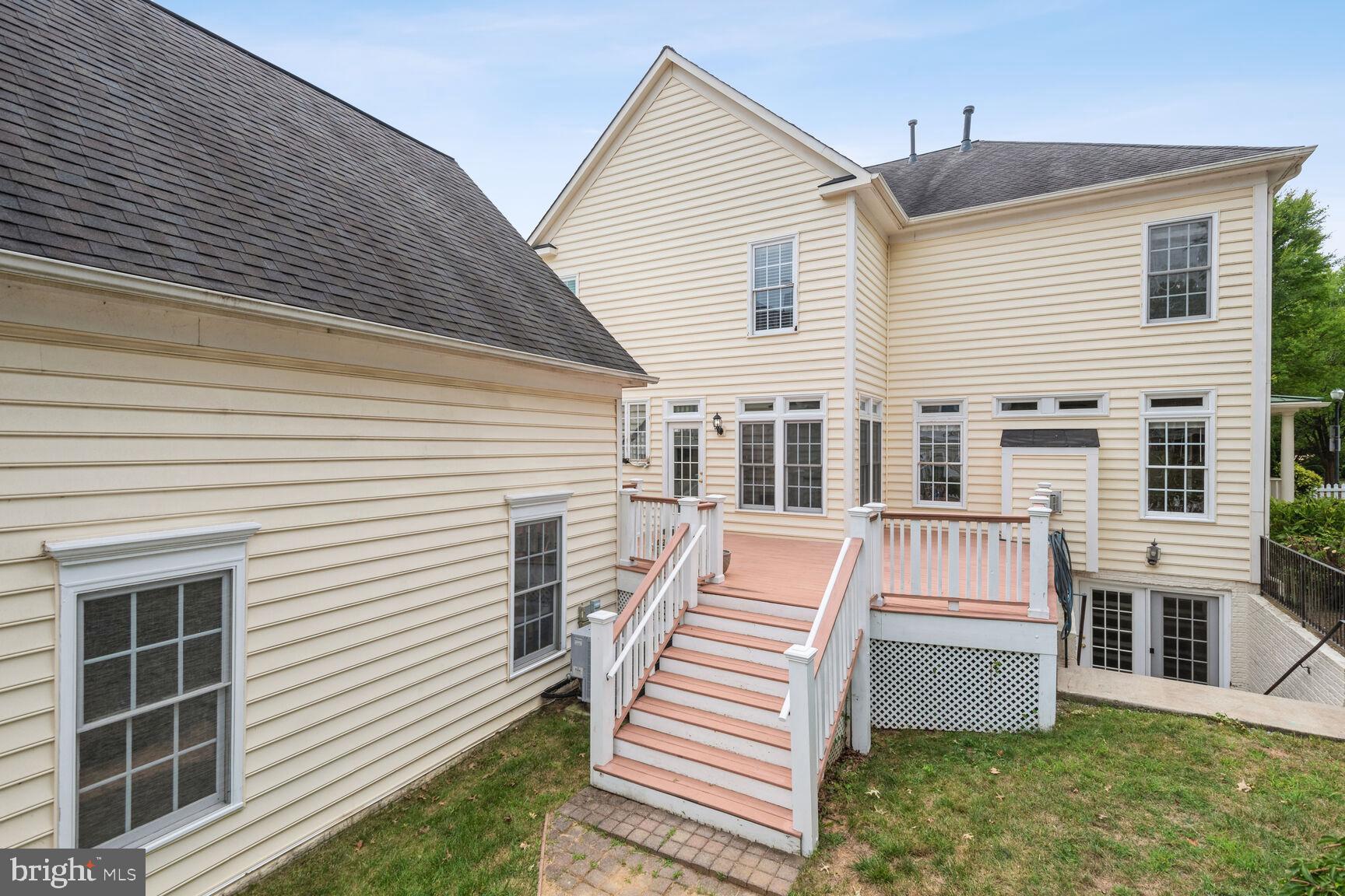 LAKELANDS - Residential Lease