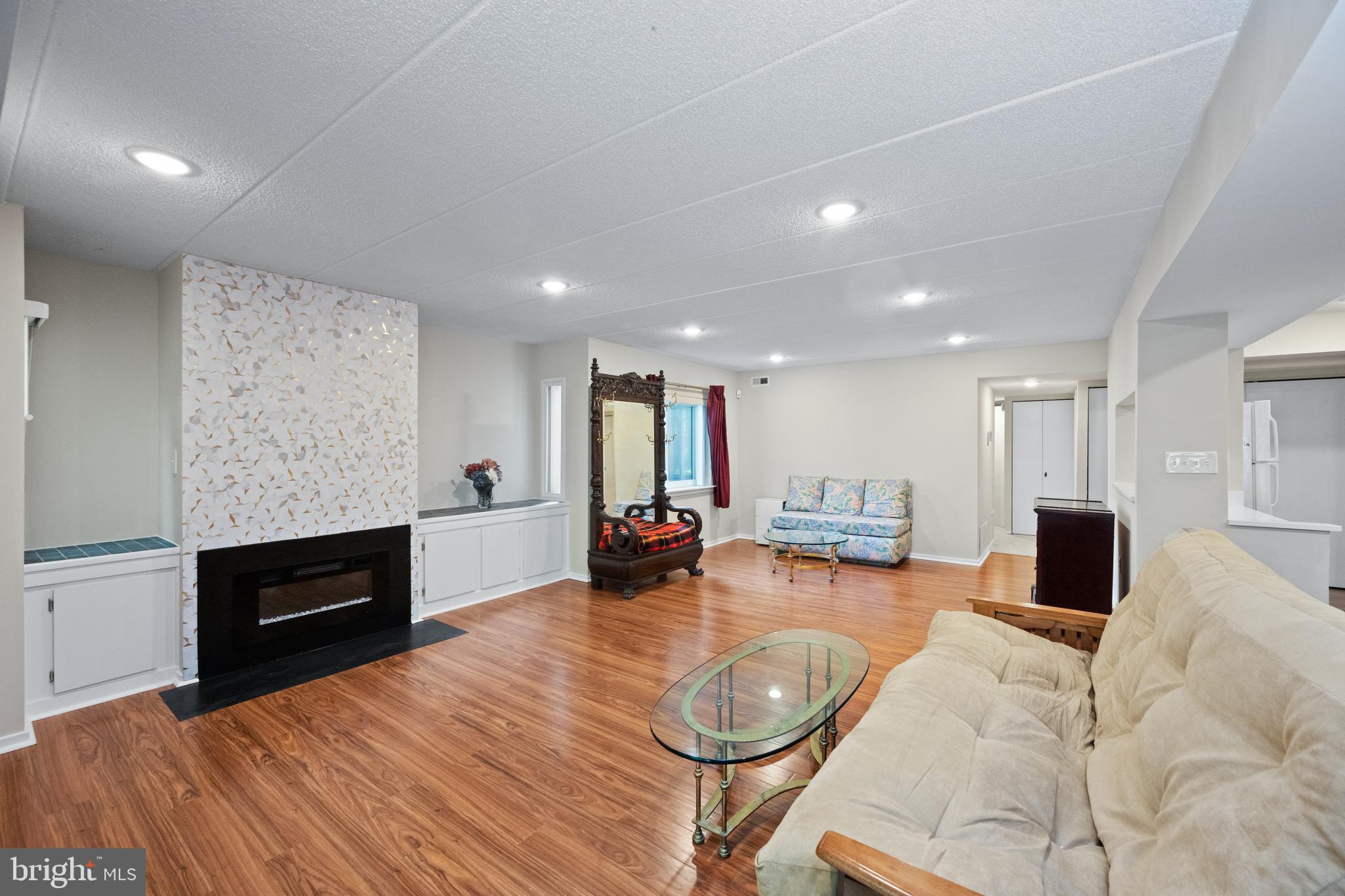 DEERING WOODS - Residential