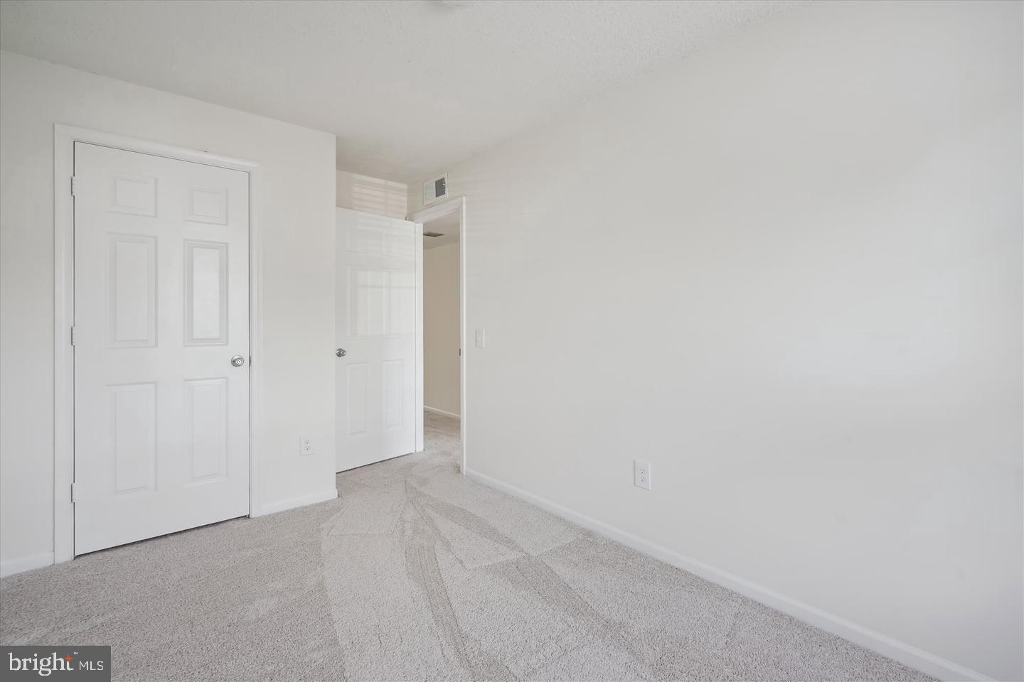 HUNTERS SQUARE - Residential Lease