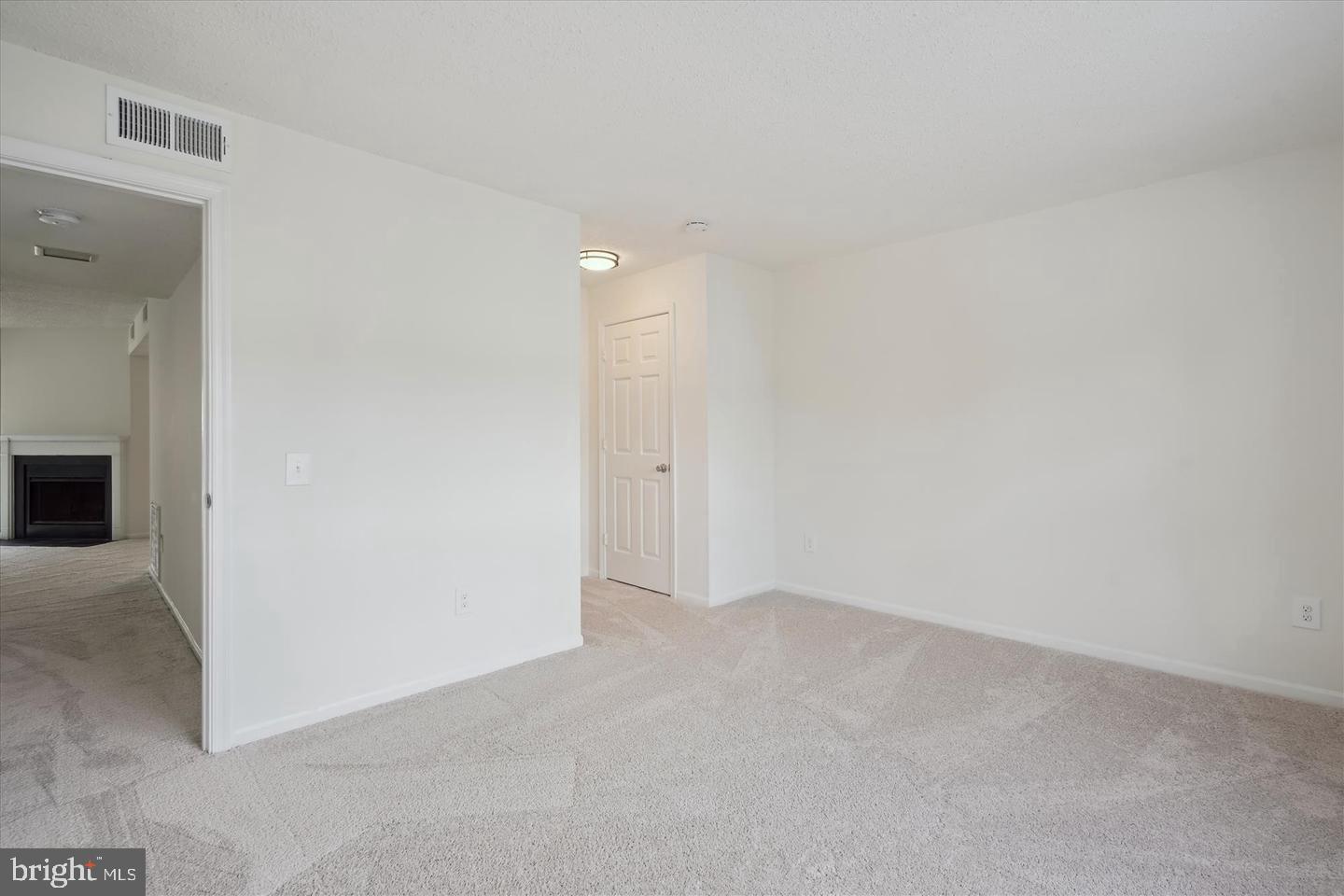 HUNTERS SQUARE - Residential Lease