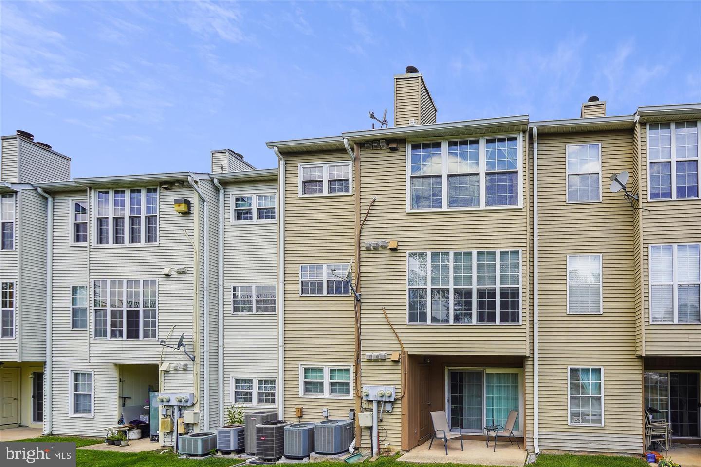 HUNTERS SQUARE - Residential Lease