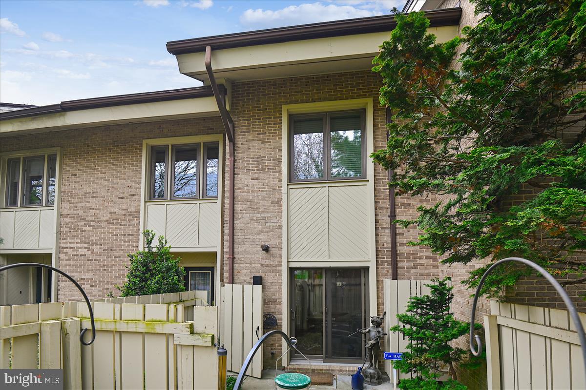 NORTH ROLAND PARK - Residential