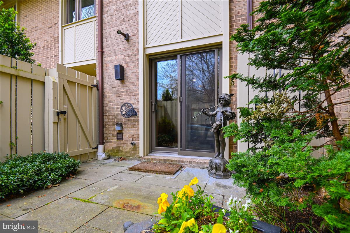 NORTH ROLAND PARK - Residential