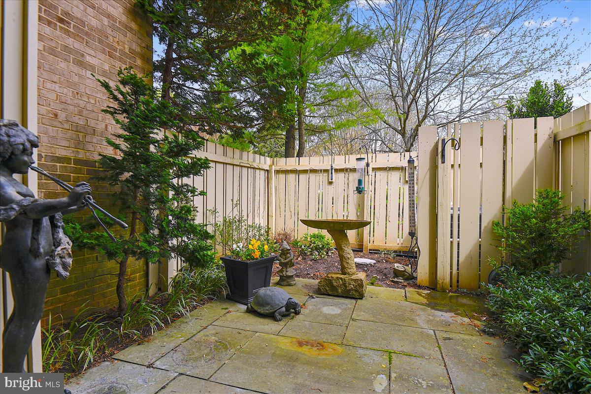 NORTH ROLAND PARK - Residential