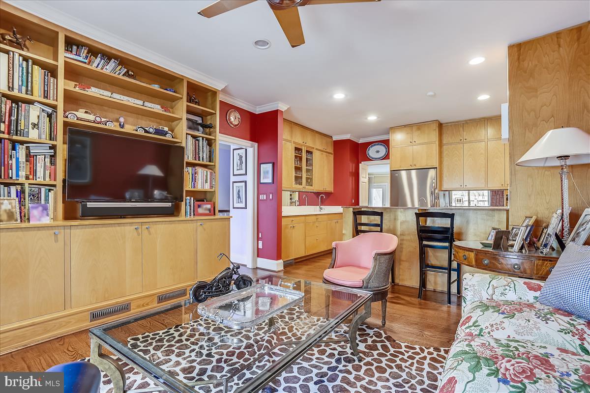 NORTH ROLAND PARK - Residential