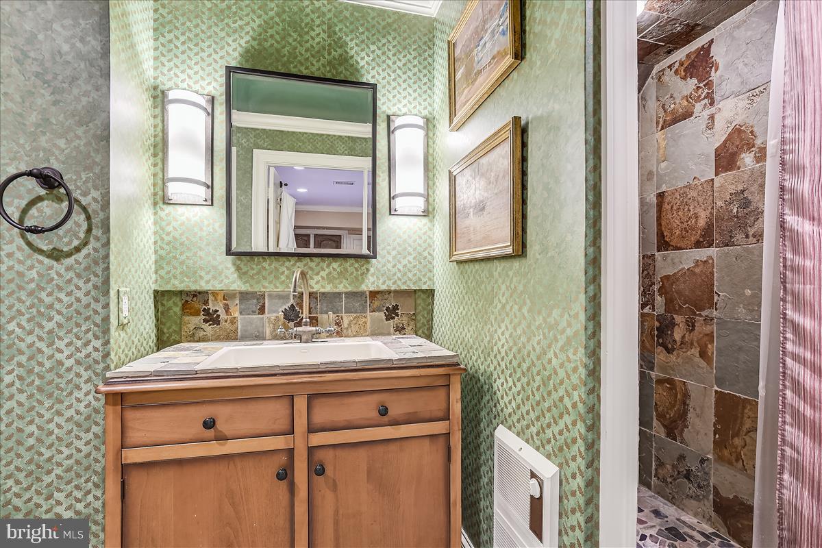 NORTH ROLAND PARK - Residential