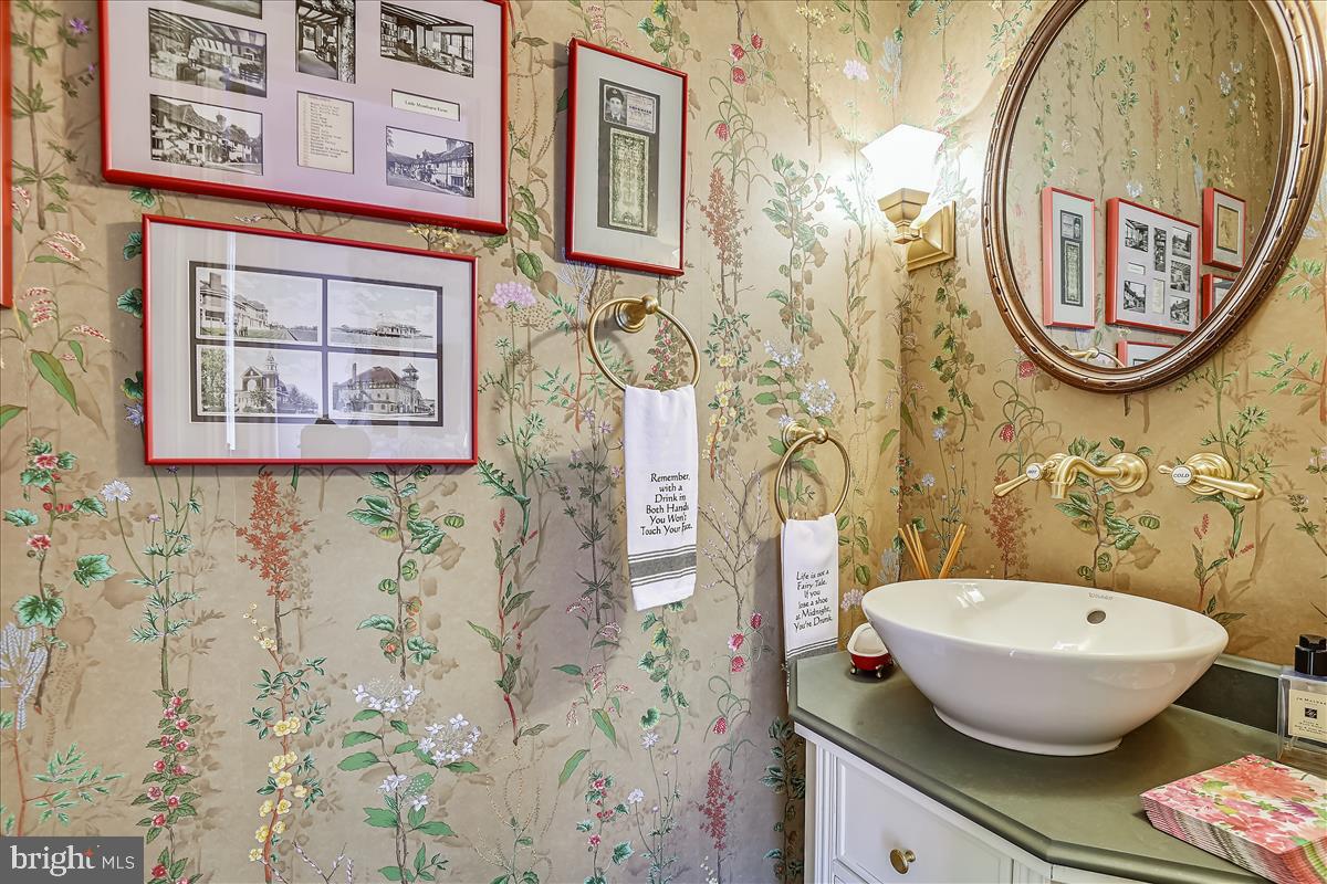 NORTH ROLAND PARK - Residential