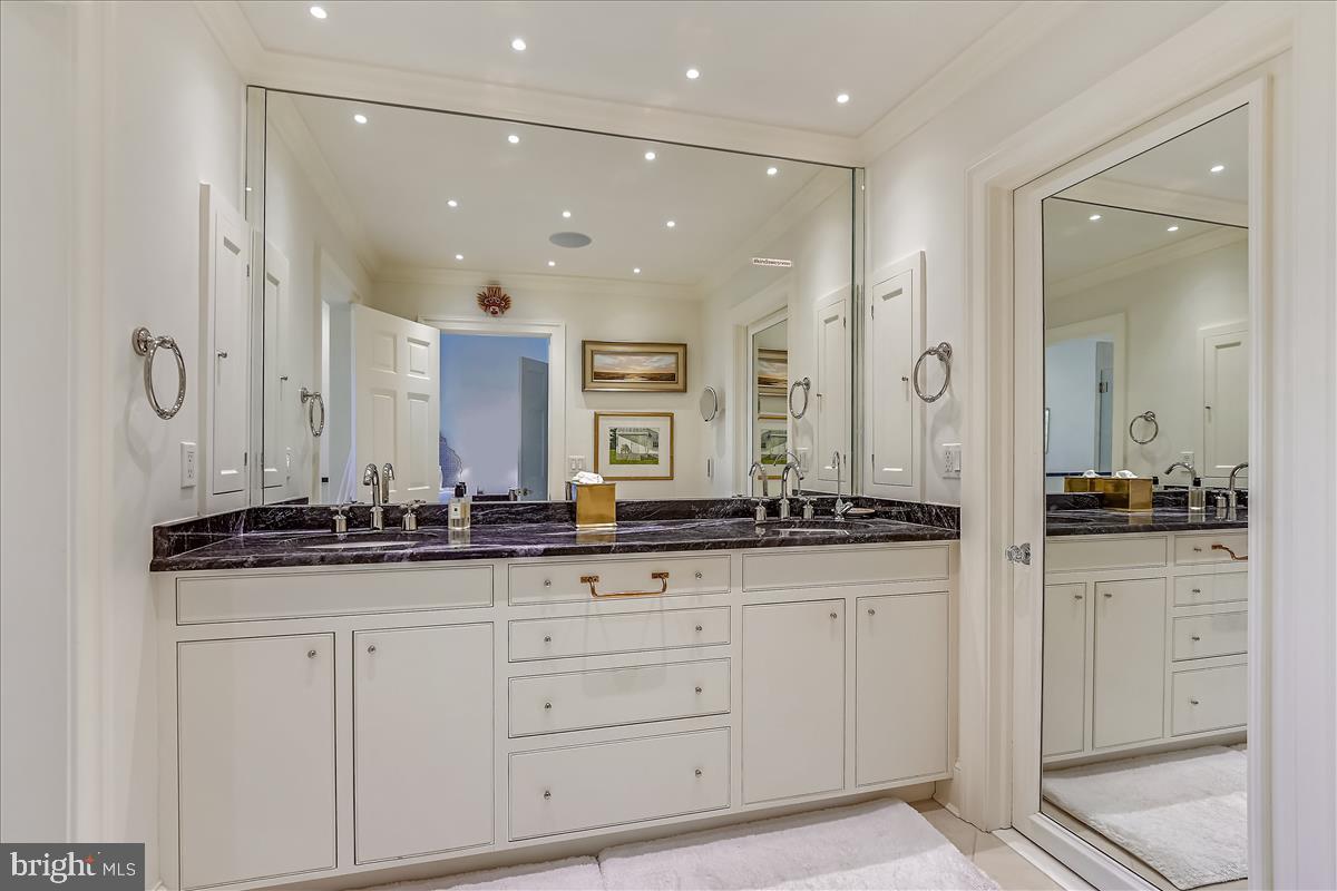 NORTH ROLAND PARK - Residential