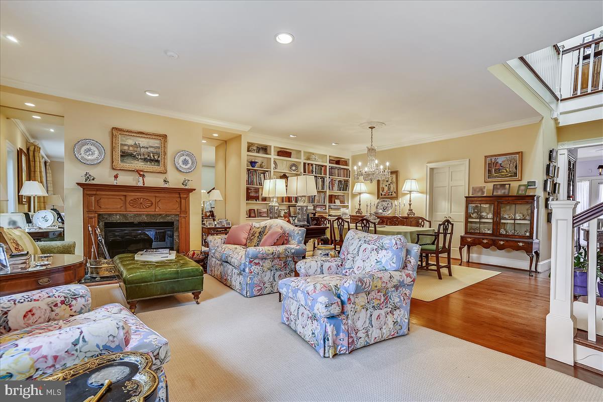 NORTH ROLAND PARK - Residential