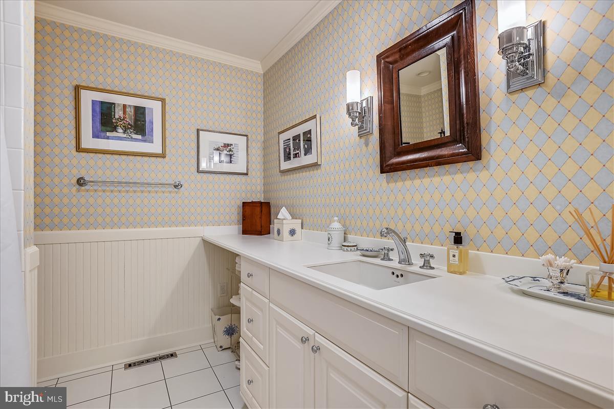 NORTH ROLAND PARK - Residential