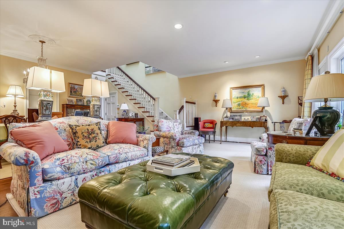 NORTH ROLAND PARK - Residential