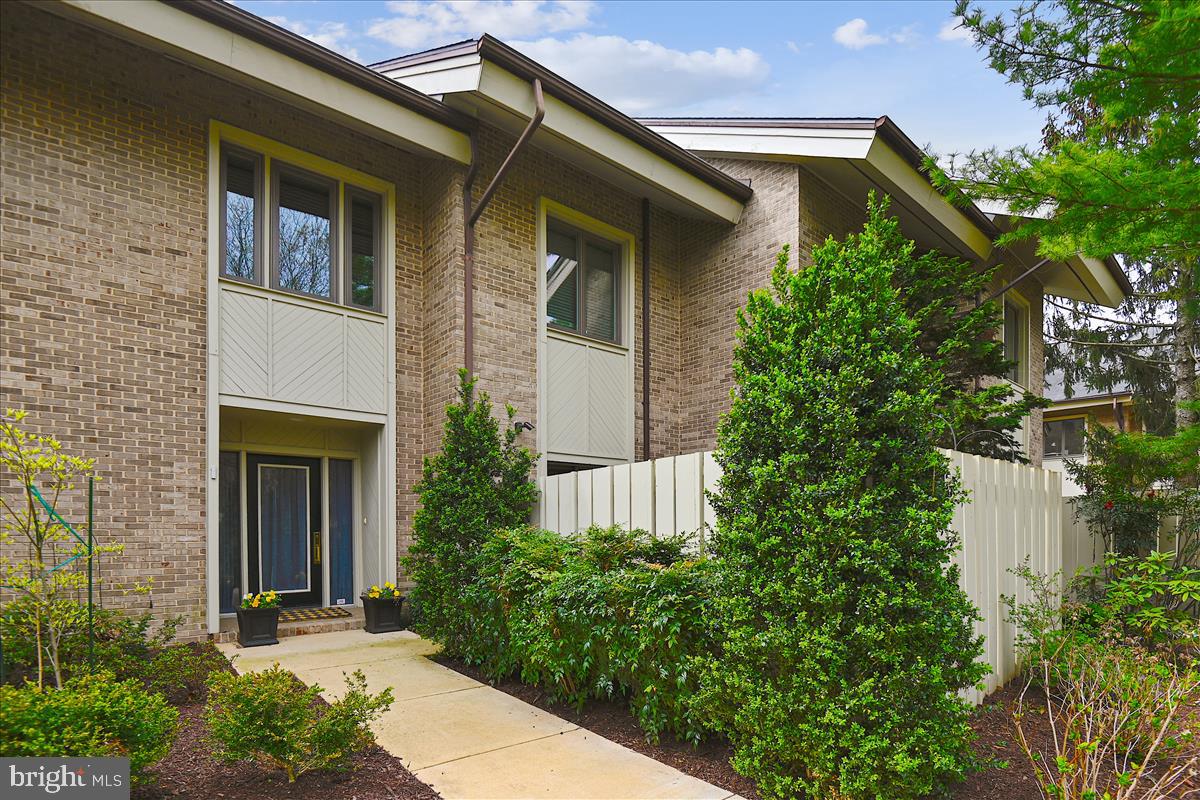 NORTH ROLAND PARK - Residential