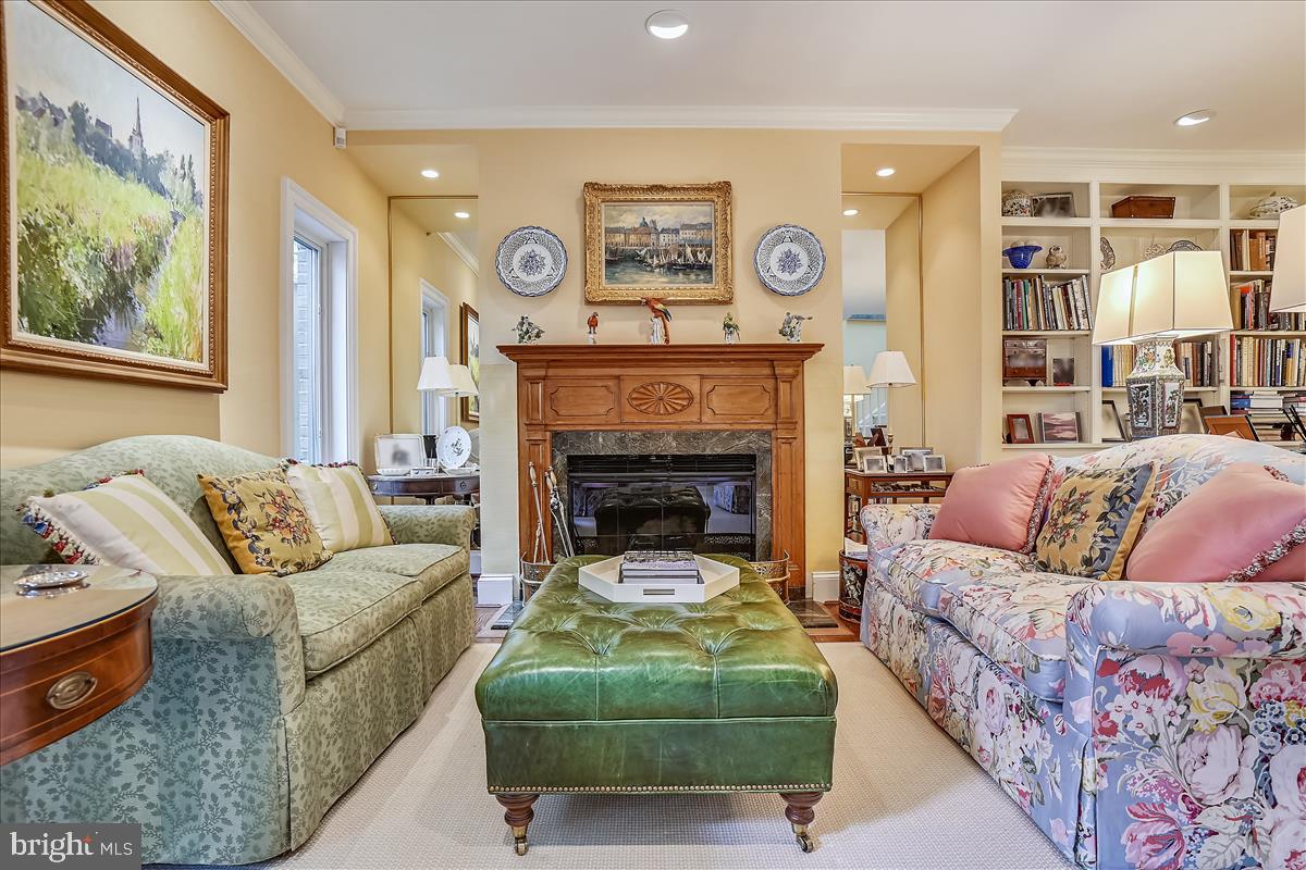 NORTH ROLAND PARK - Residential