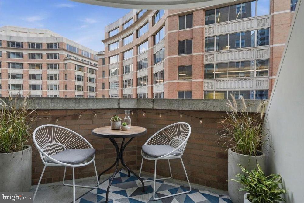 THE JEFFERSON - SUNRISE SENIOR LIVING - Residential