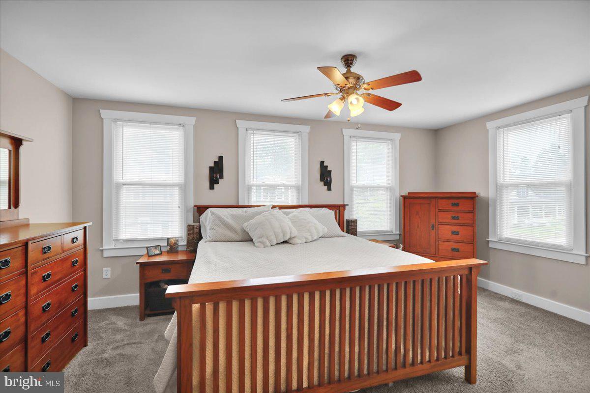 BROWNSTOWN - Residential