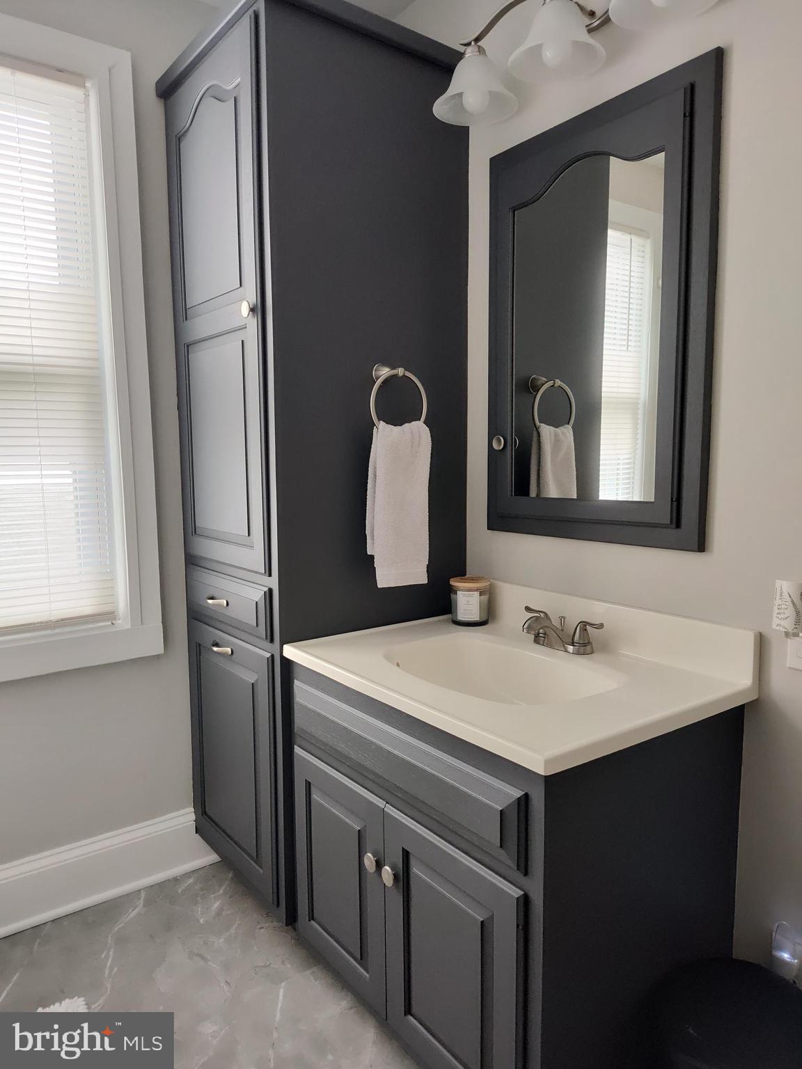 BROWNSTOWN - Residential