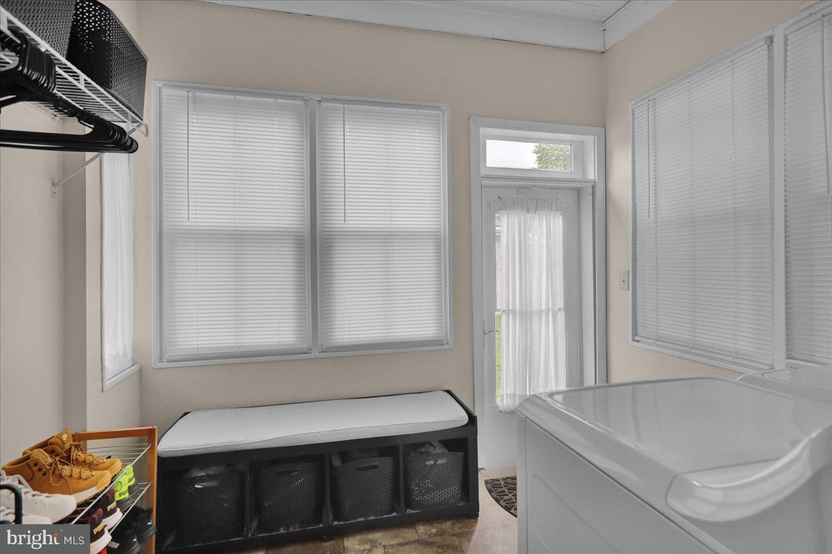 BROWNSTOWN - Residential