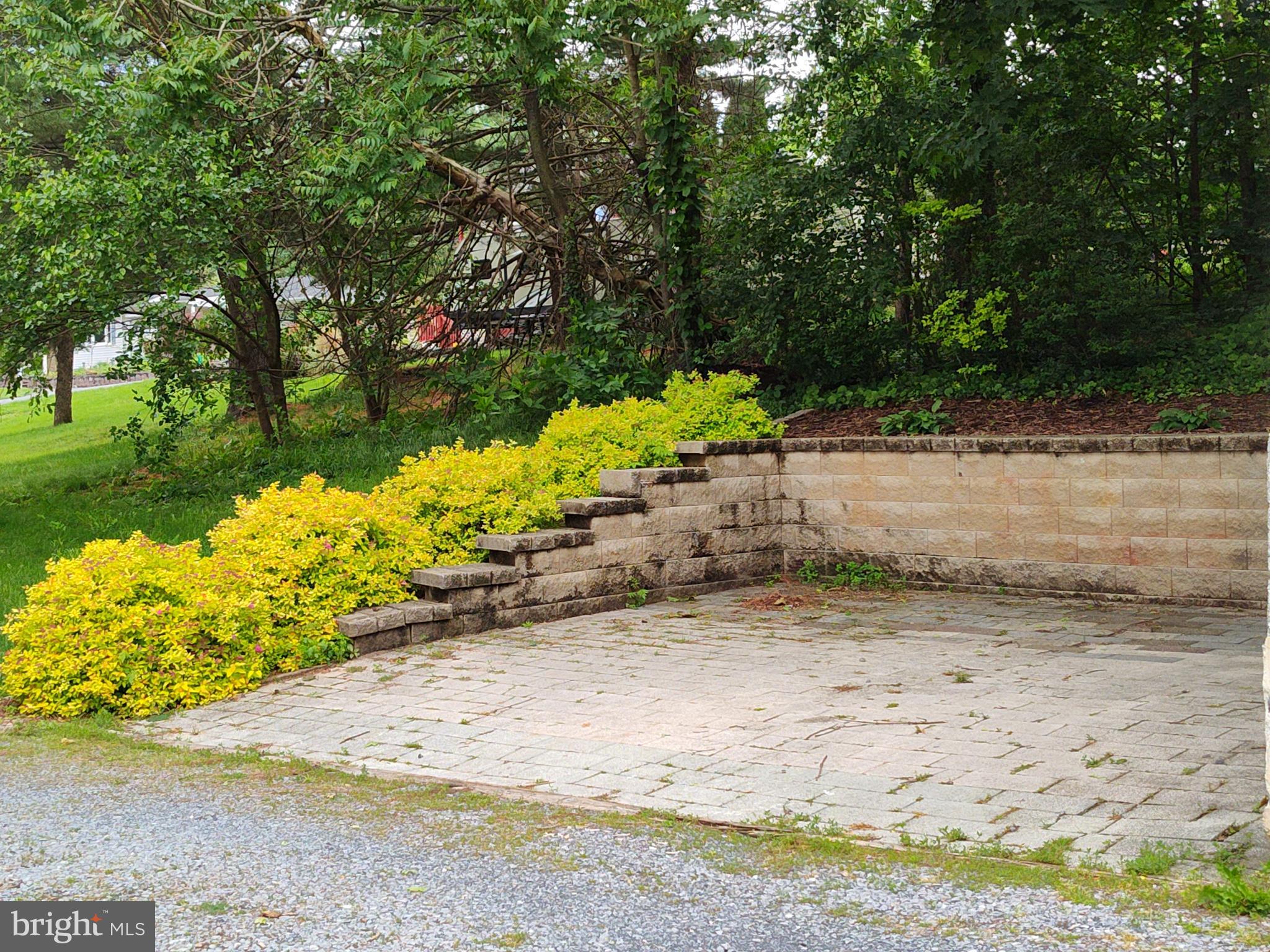 BROWNSTOWN - Residential