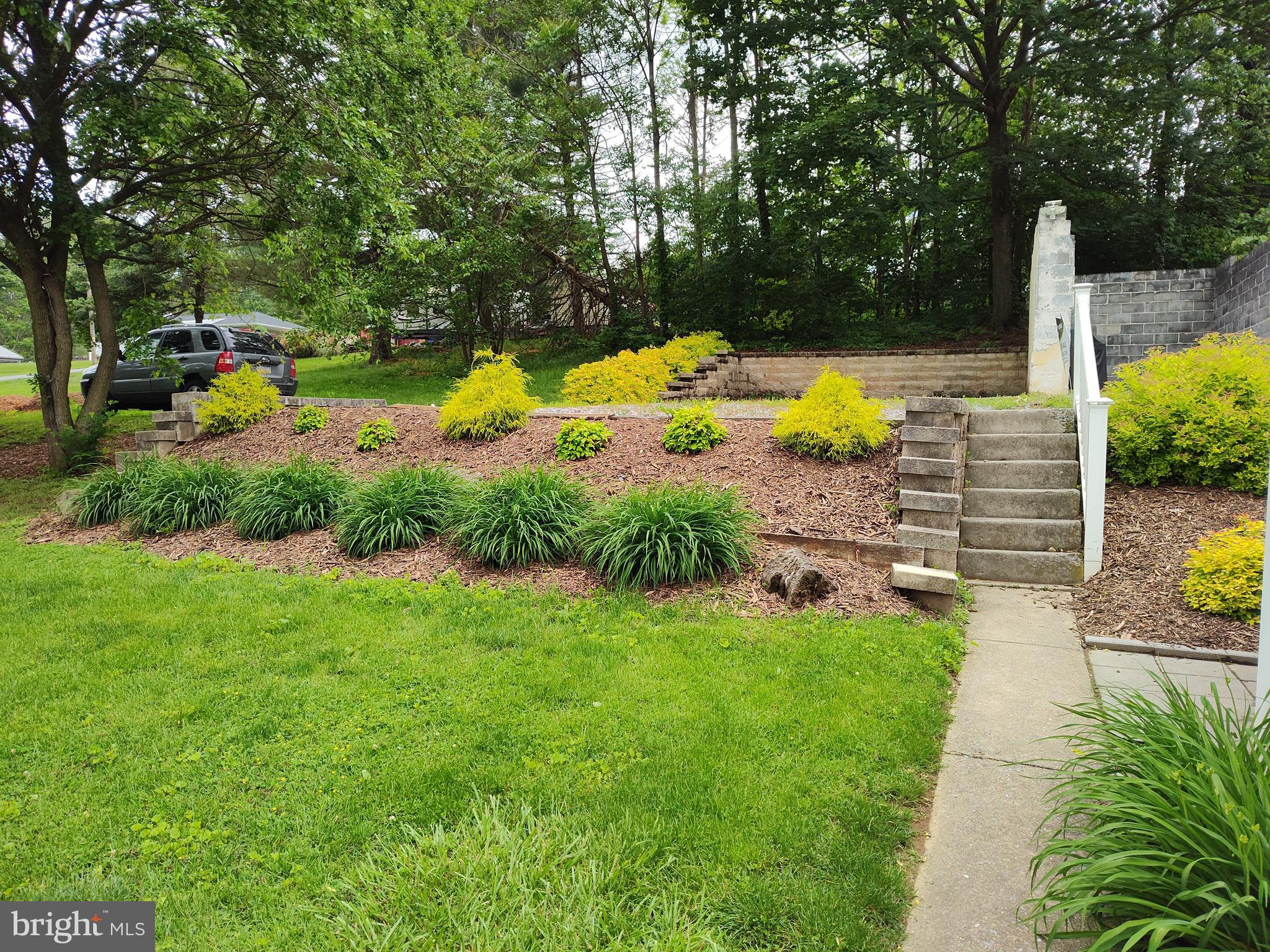 BROWNSTOWN - Residential