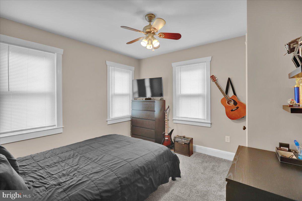 BROWNSTOWN - Residential