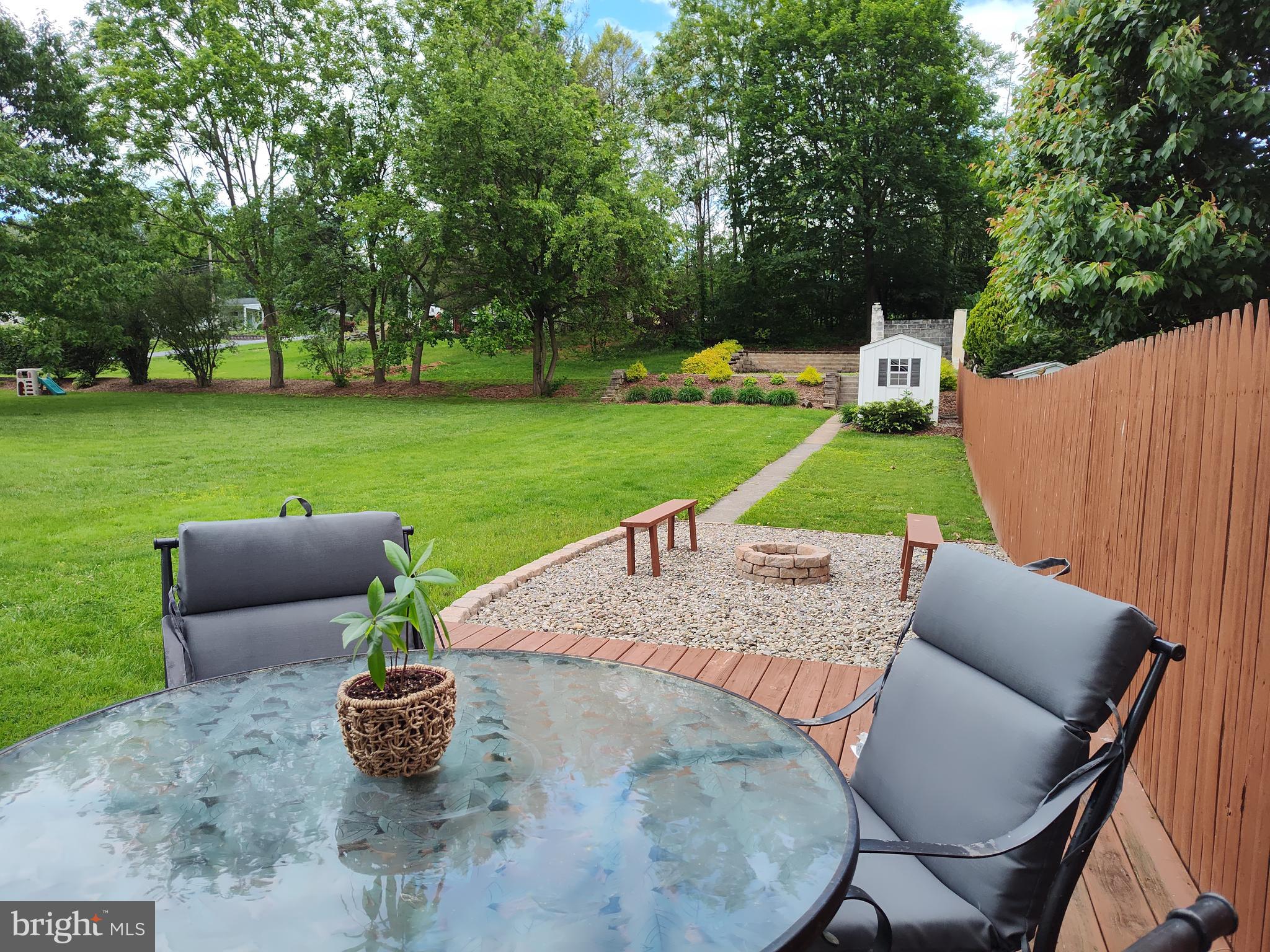 BROWNSTOWN - Residential