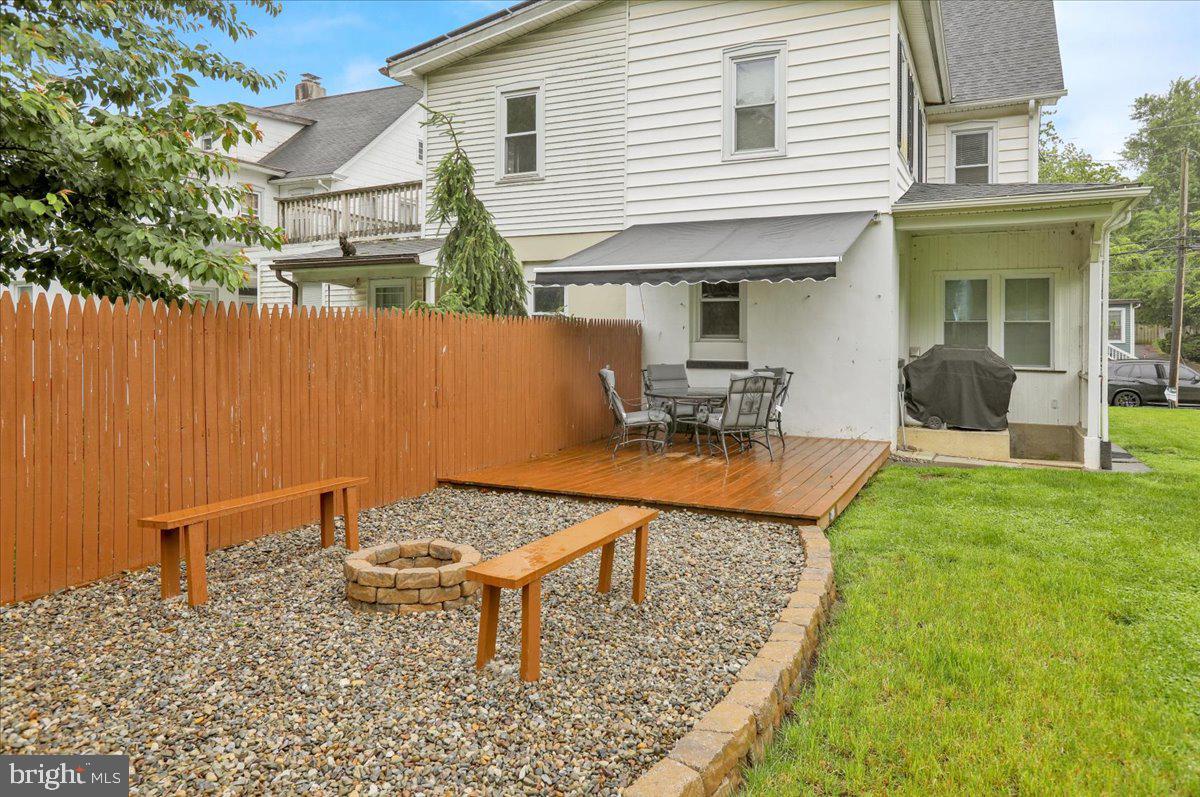 BROWNSTOWN - Residential