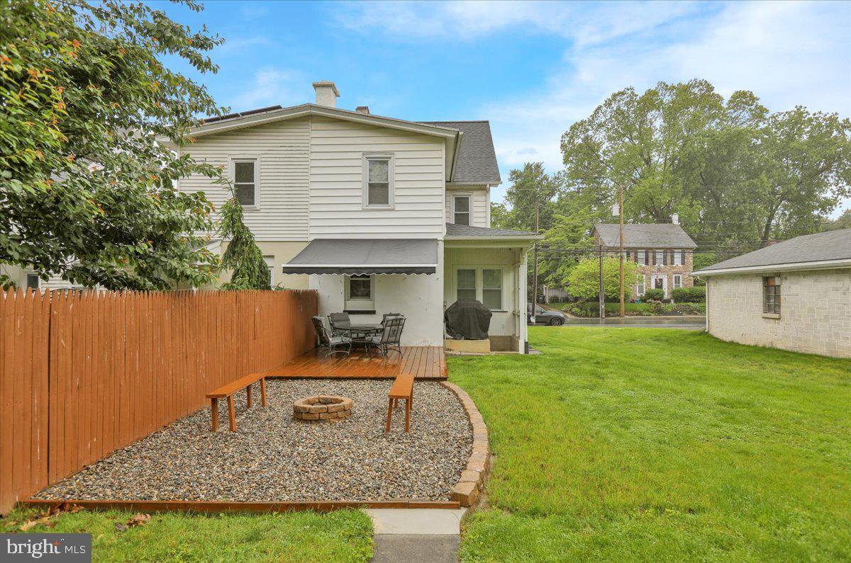 BROWNSTOWN - Residential