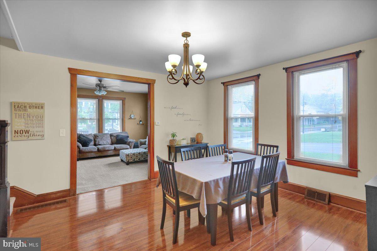 BROWNSTOWN - Residential