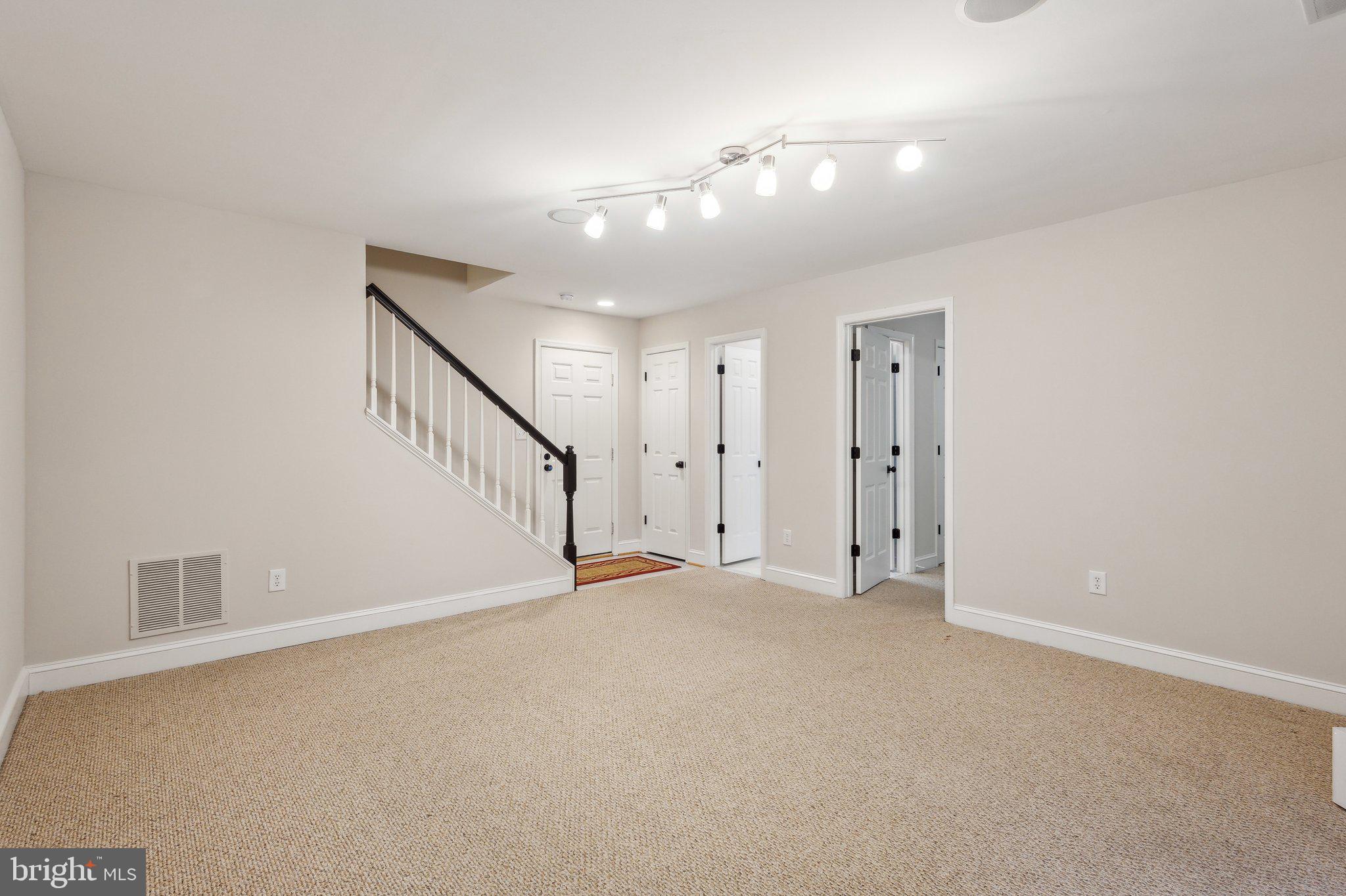 PARI TOWNS - Residential