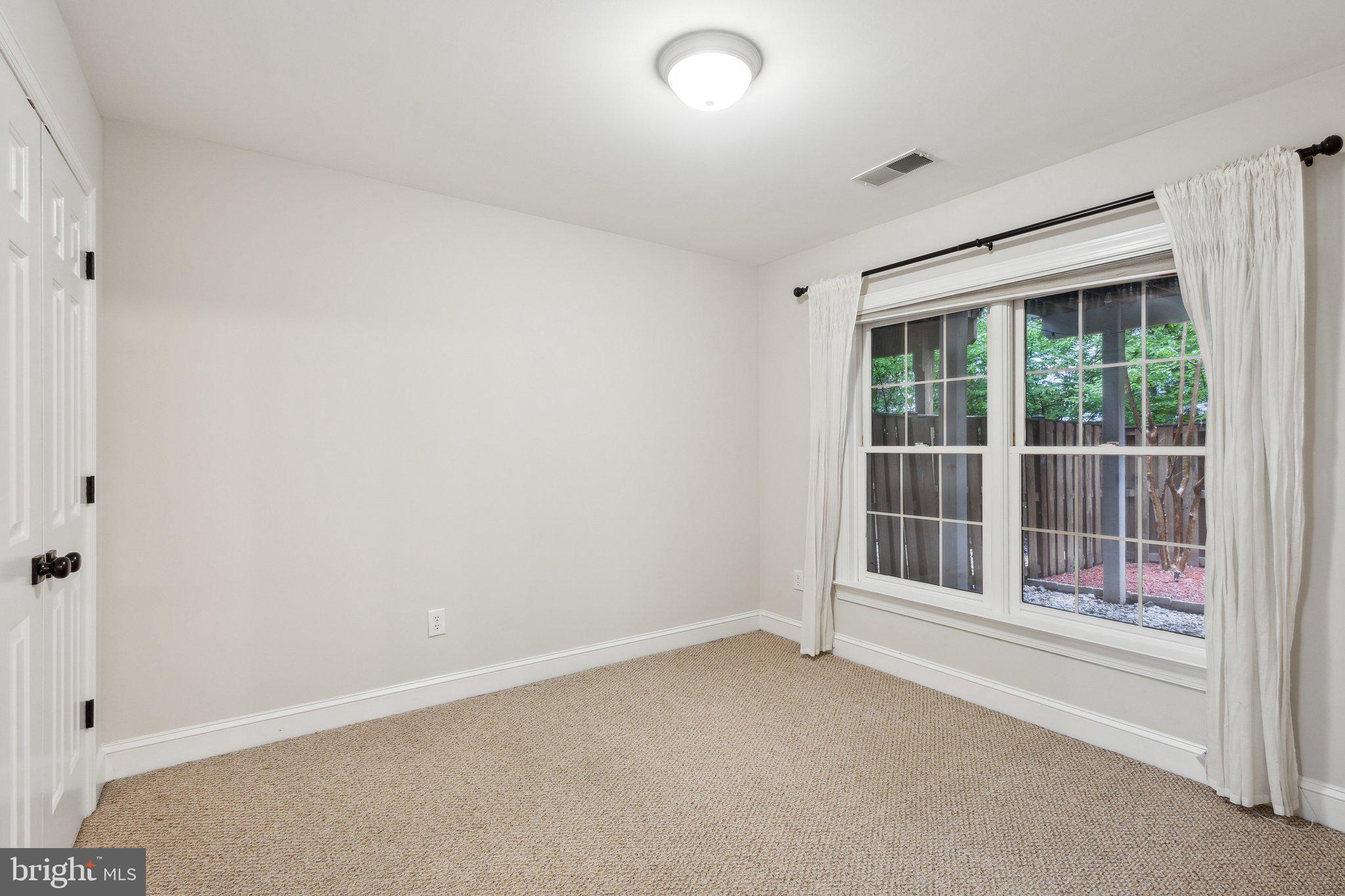 PARI TOWNS - Residential