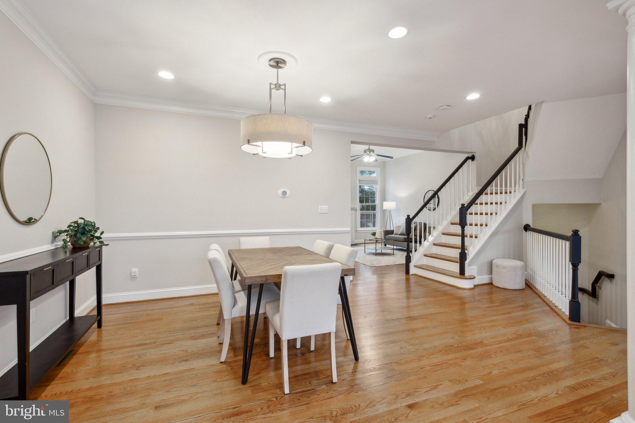 PARI TOWNS - Residential