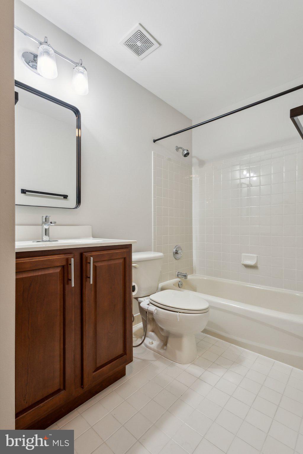 PARI TOWNS - Residential