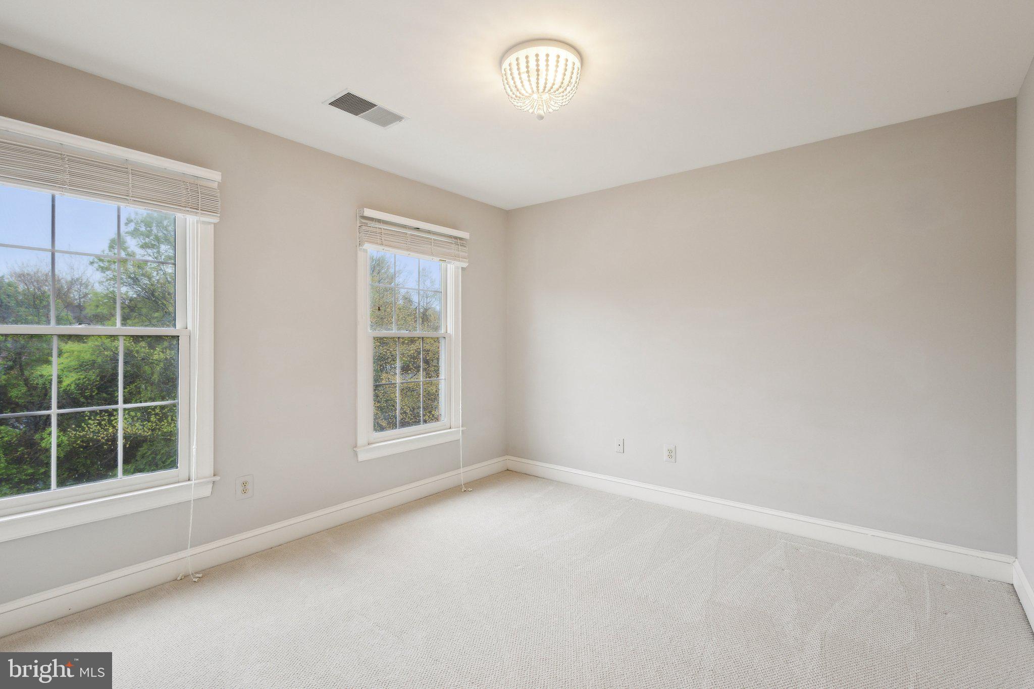 PARI TOWNS - Residential