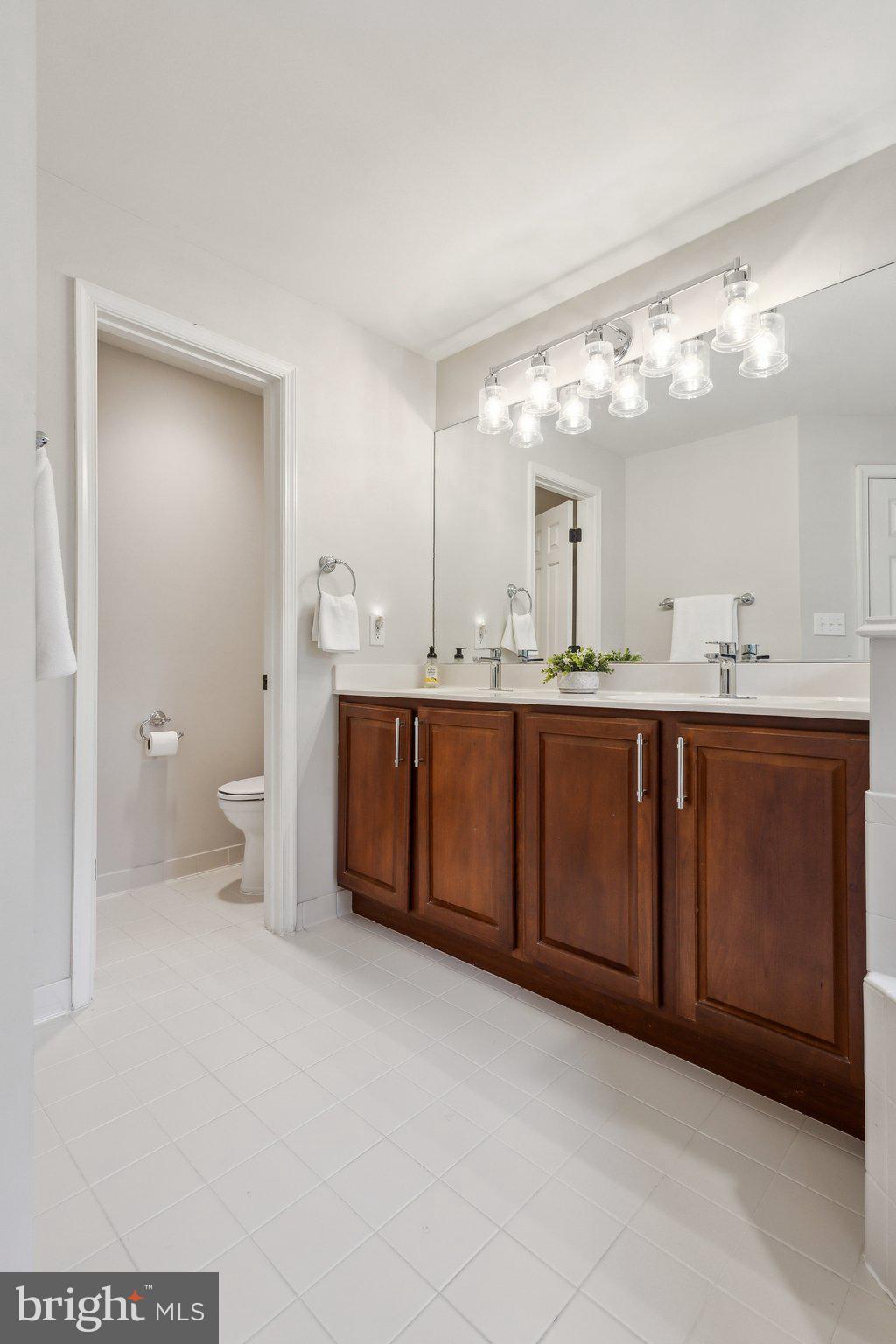 PARI TOWNS - Residential