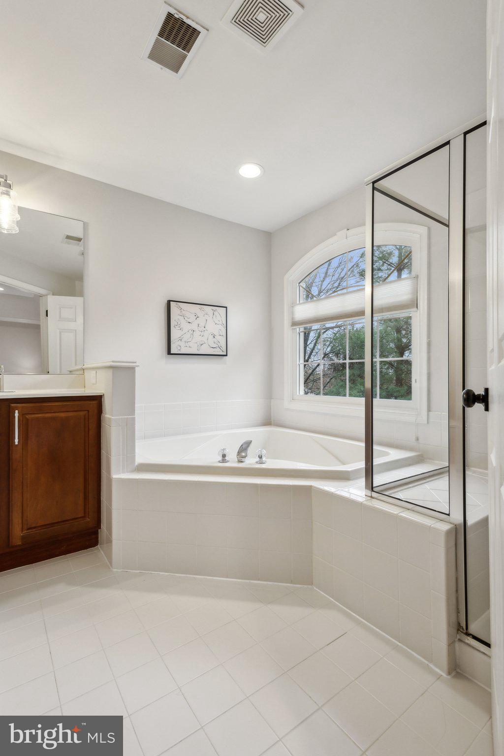 PARI TOWNS - Residential