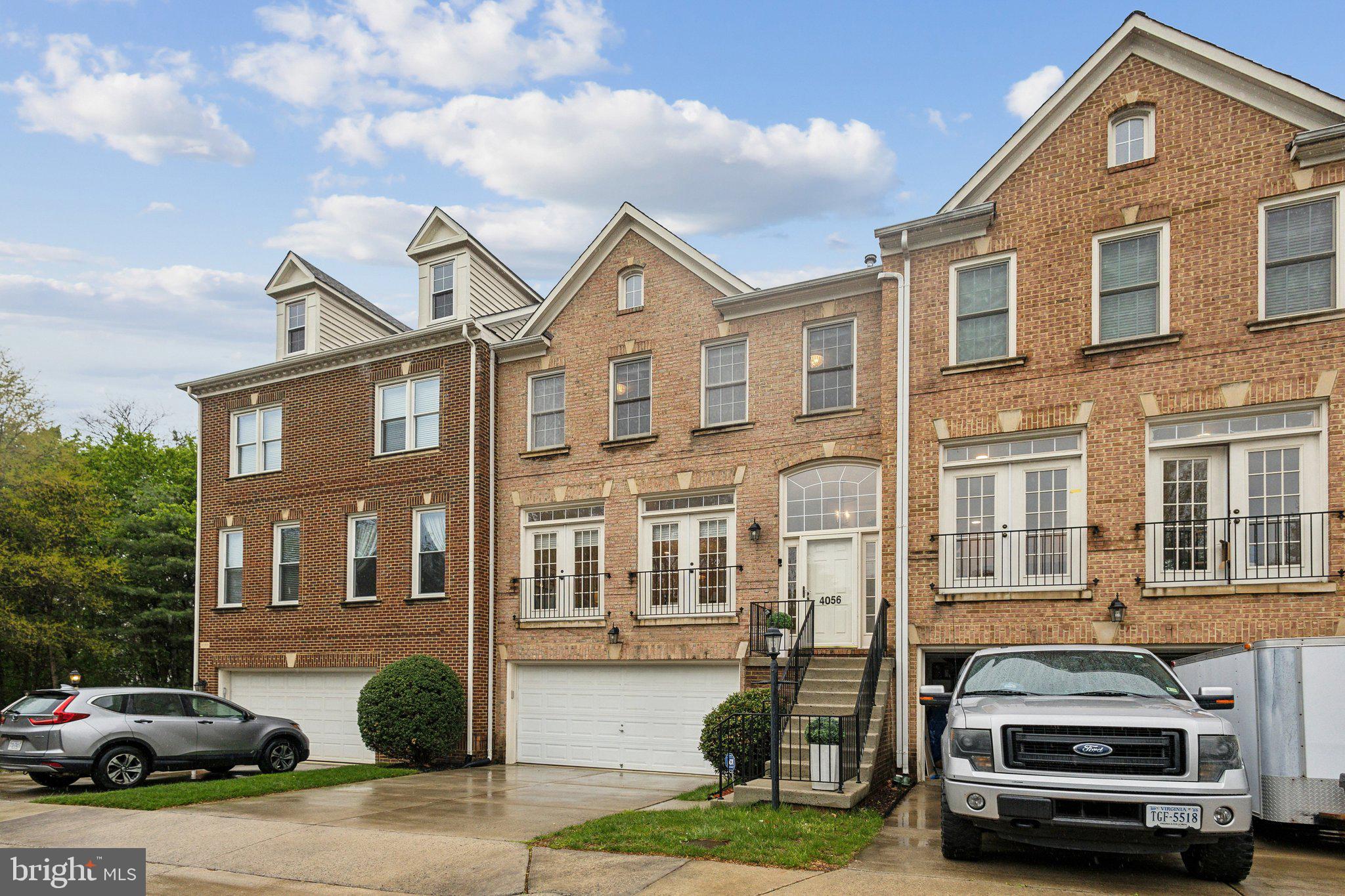 PARI TOWNS - Residential