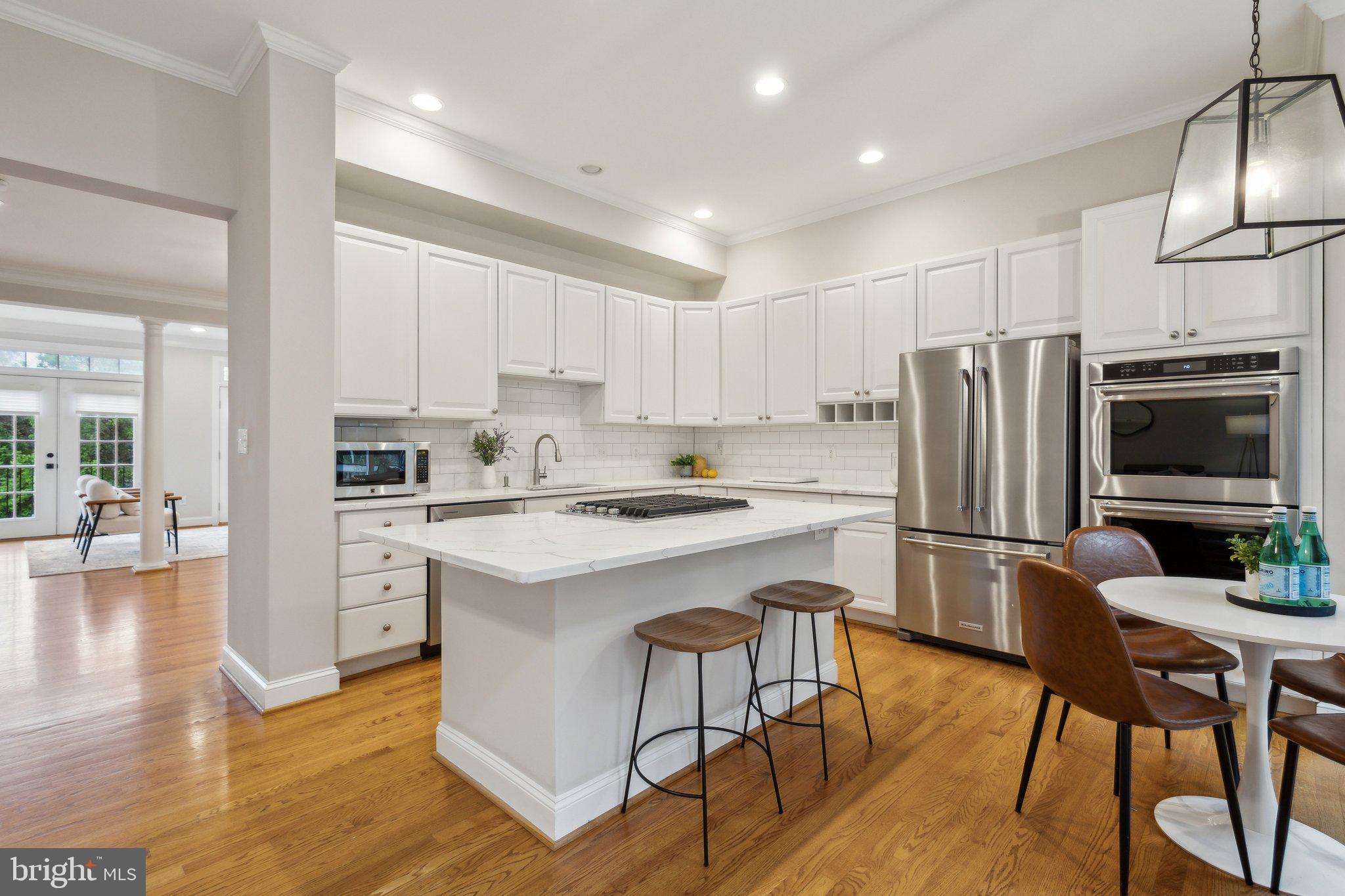 PARI TOWNS - Residential