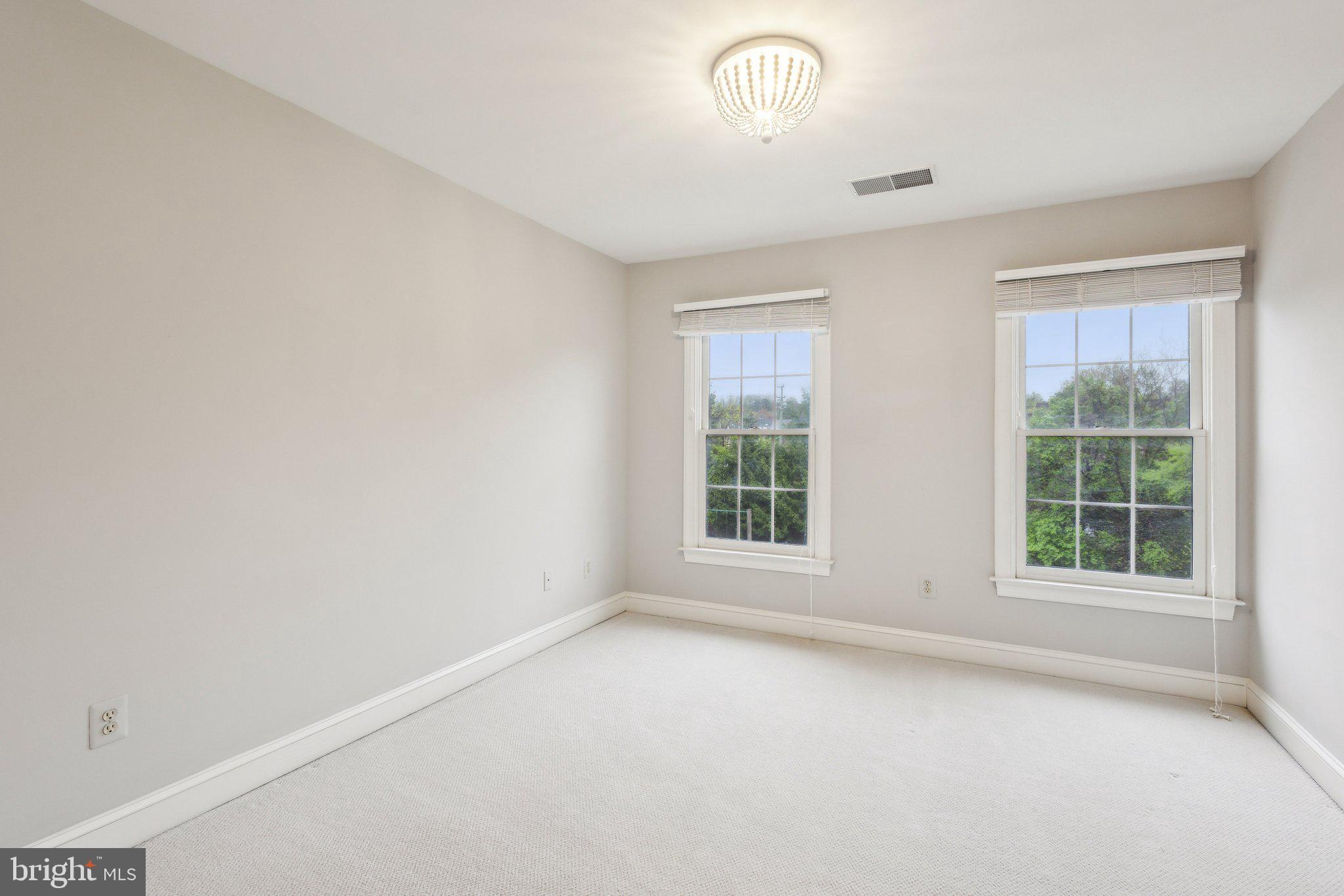 PARI TOWNS - Residential