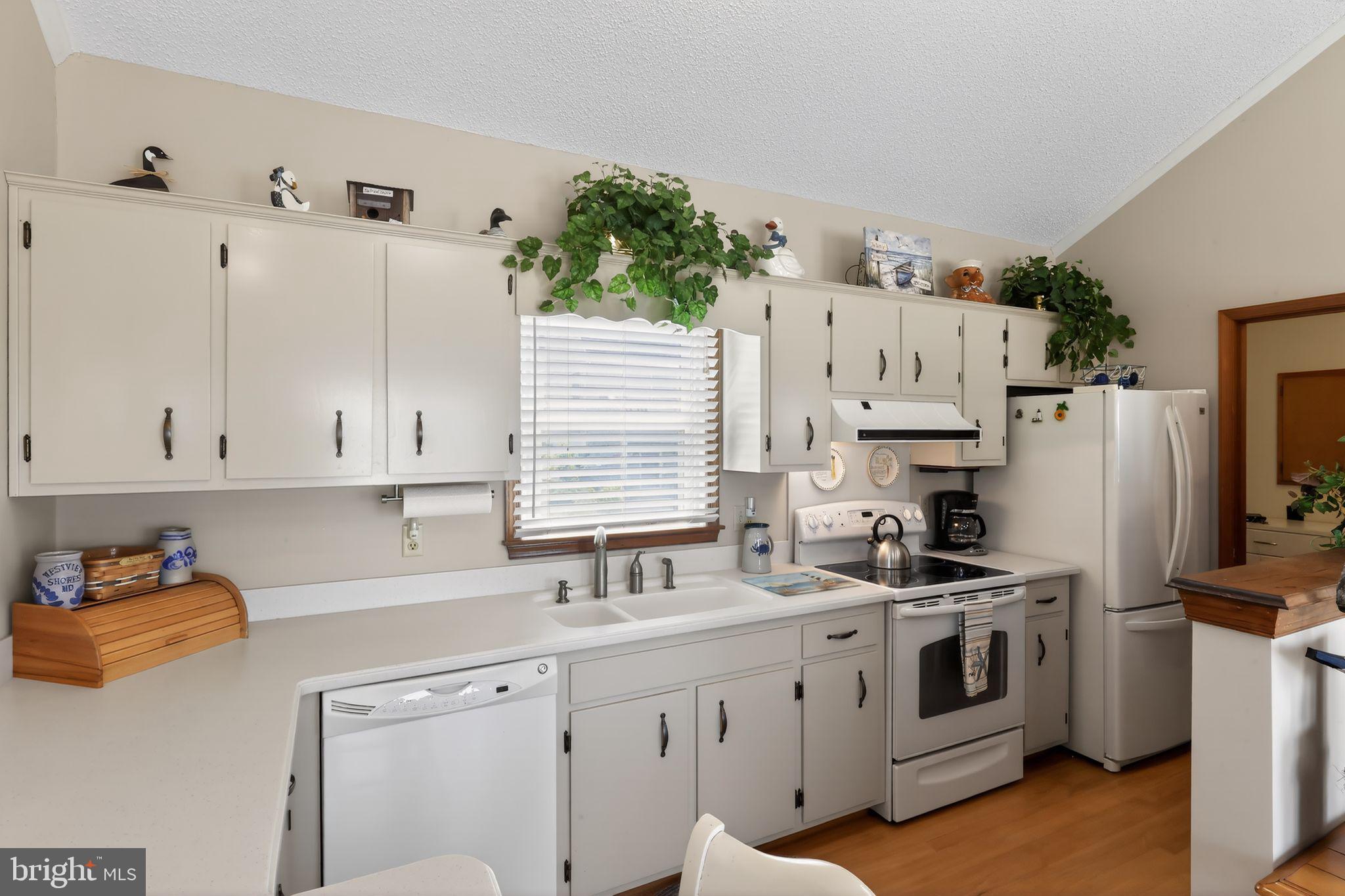 WEST VIEW SHORES - Residential