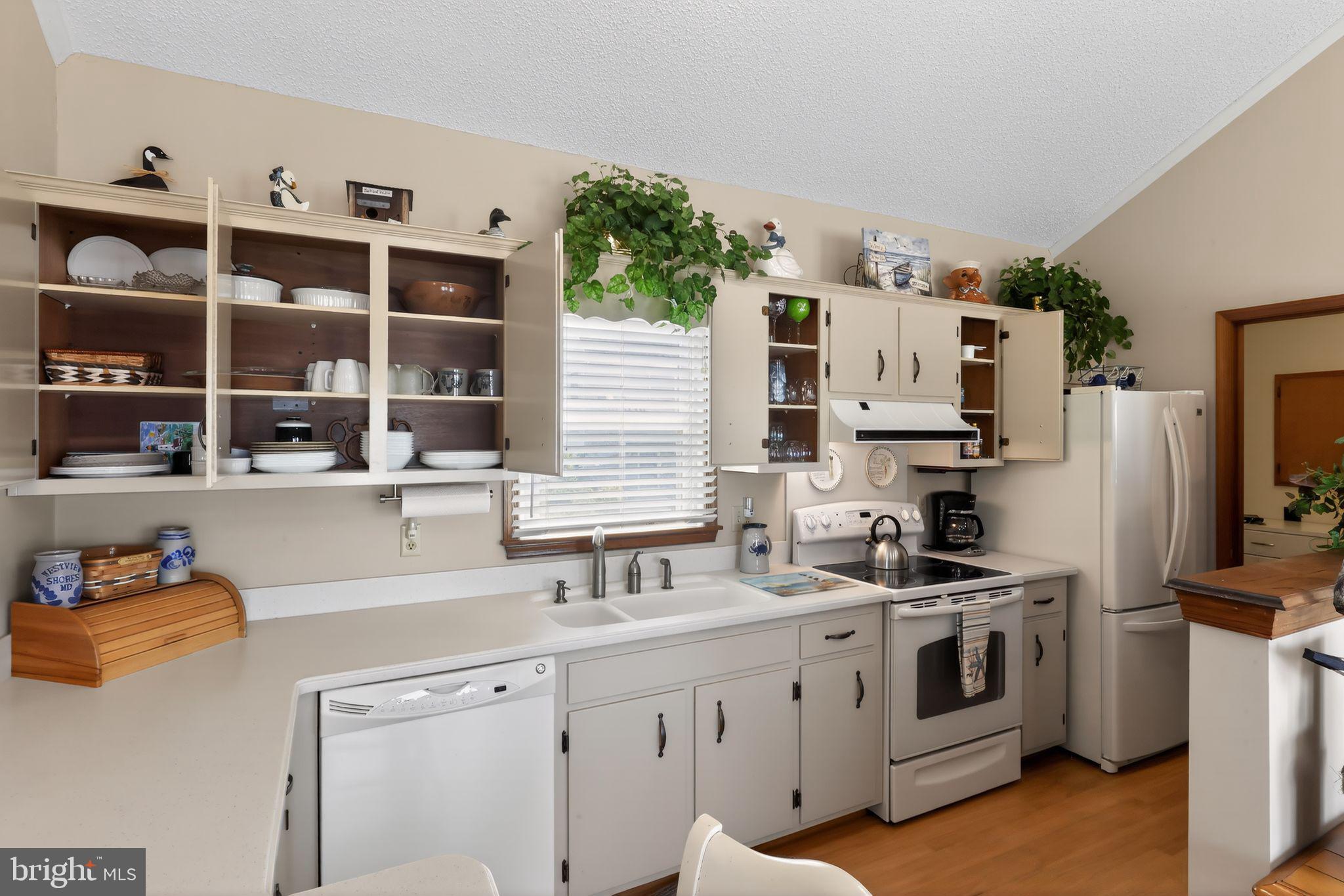 WEST VIEW SHORES - Residential
